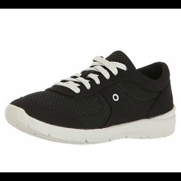 easy spirit black tennis shoes